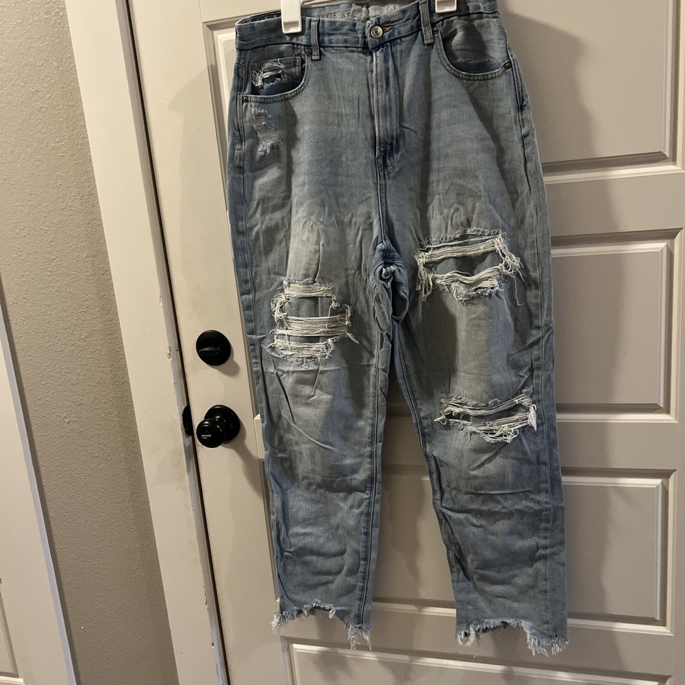 american eagle womens Distressed jeans size 10